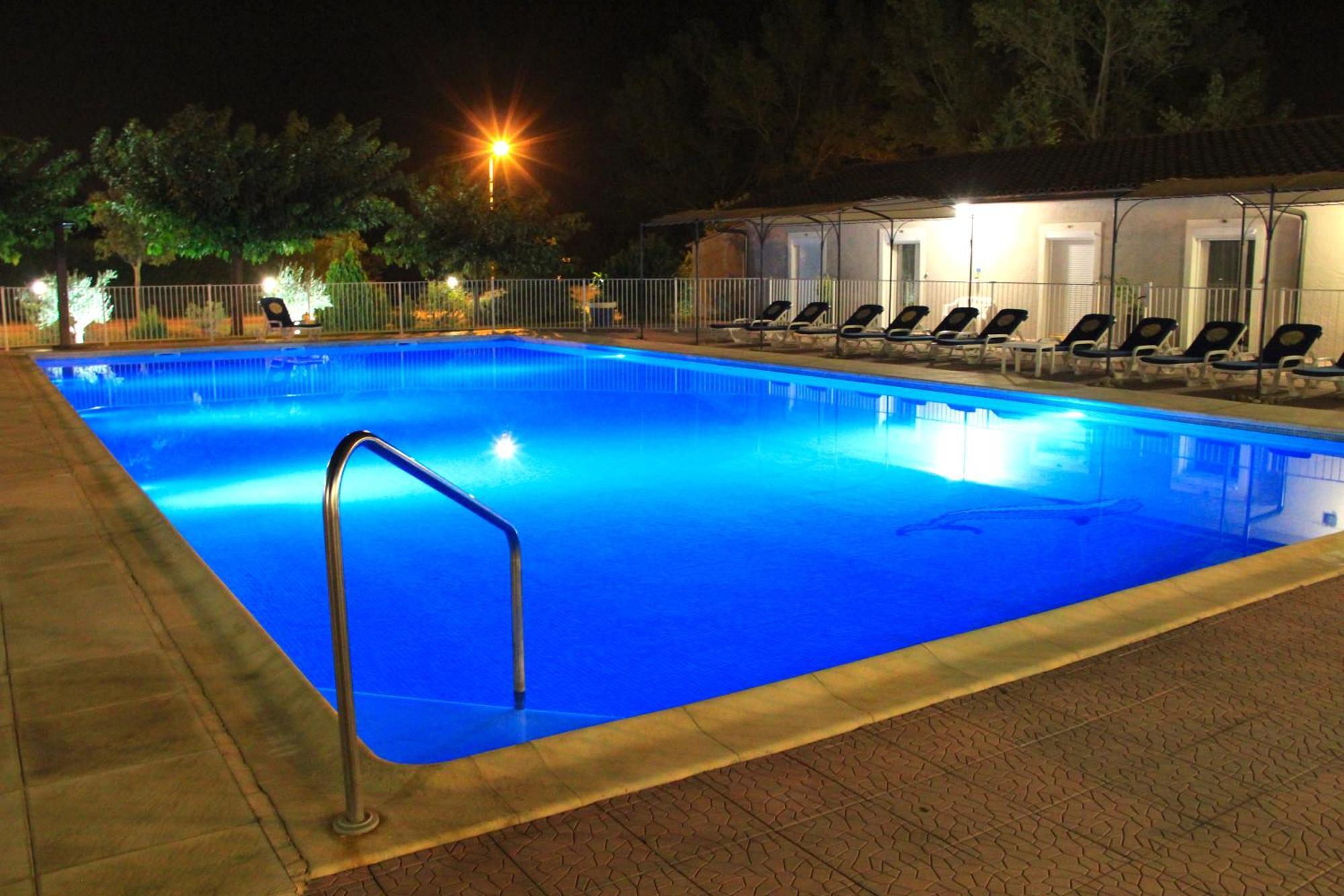 Hotel Saint Louis Le Thor Exterior foto
