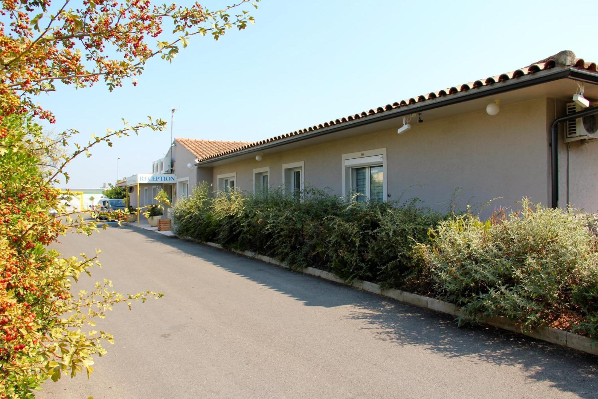 Hotel Saint Louis Le Thor Exterior foto