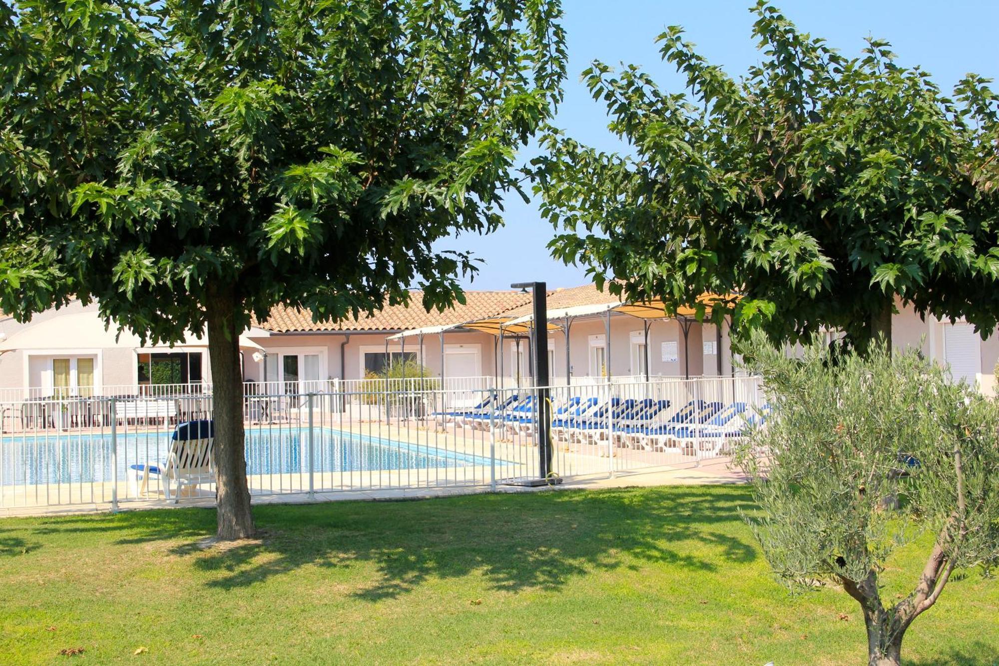 Hotel Saint Louis Le Thor Exterior foto